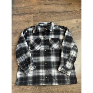EUC Womens H&M Divided black white plaid shacket snap buttons size L‎